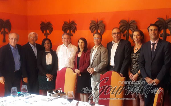 Photo of Adompretur y Asociación de Hoteles de Santo Domingo suscriben acuerdo de apoyo al turismo