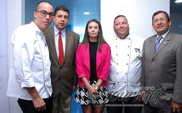 Chef Juan Martínez, El Embajador de Colombia Roberto García Márquez, Laura Vargas, Chef Carlos Contreras y Crisanto Torres.