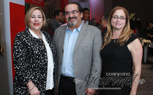 Maribel Gasso, Alberto Lara y Ana Elmúdesi de Lara