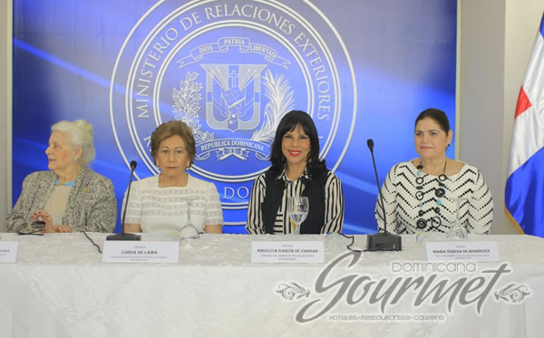 Mercedes Conchita Cabral, Lorna de Lama, Angelita García de Vargas y María Teresa de Rodríguez