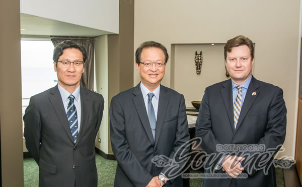 Francisco Chang,Embajador de China Taiwán Valentino Tang y el Administrativo de la Embajada de Estados Unidos, J. Arlen Holt.