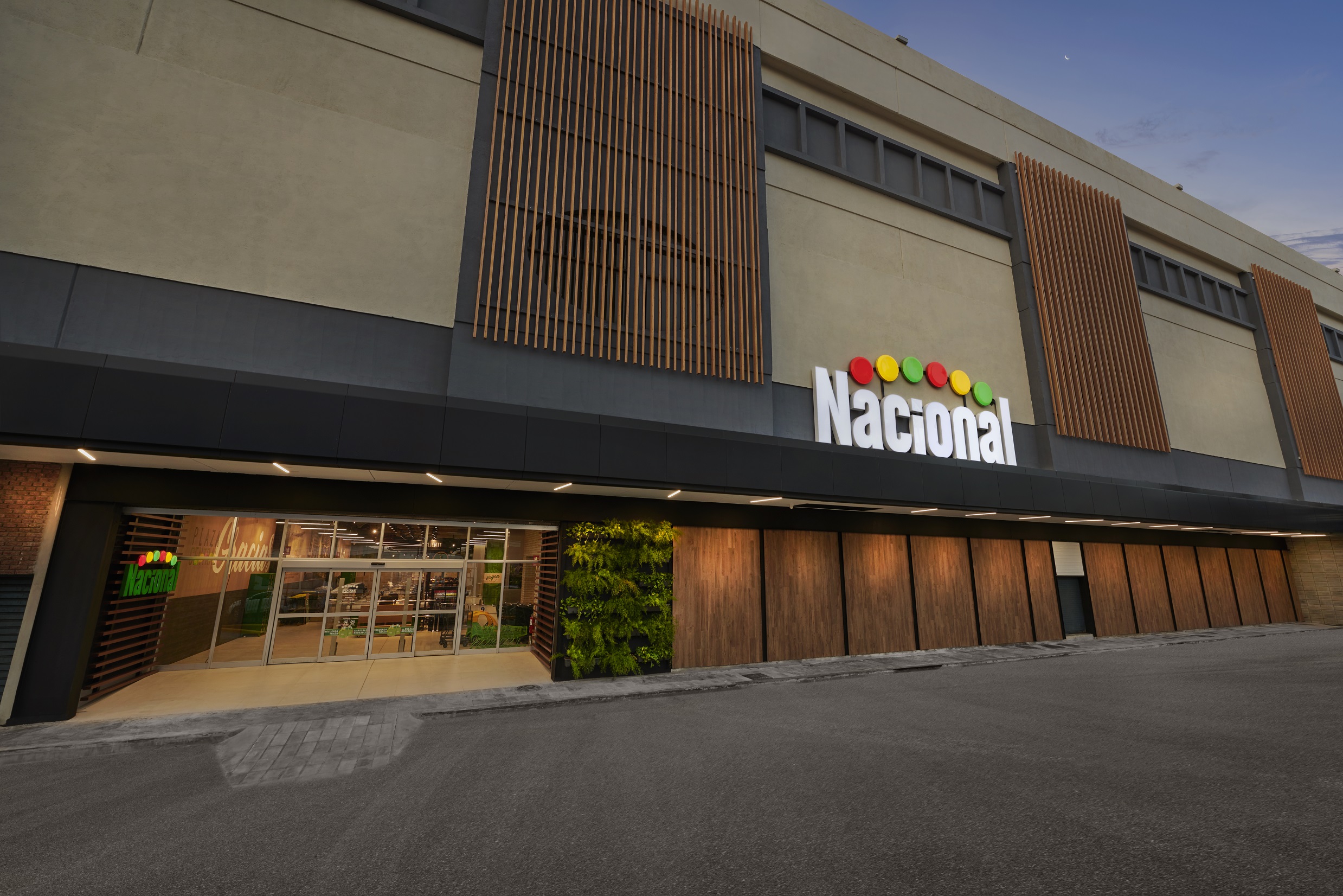 Photo of Supermercados Nacional abre sus puertas en Plaza Central