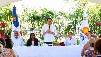 Photo of Ministro de Turismo inaugura parque en Bánica y da el primer picazo para reconstrucción de aceras y contenes del entorno