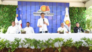 Photo of Ministro de Turismo deja iniciados trabajos en vías de Las Terrenas, Samaná