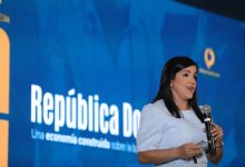 Photo of Gobierno reconoce empresas de inversión extranjera por sus aportes a la economía dominicana