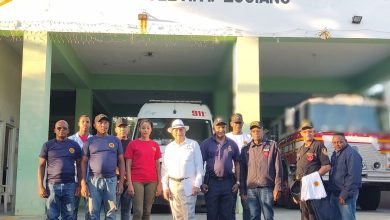 Photo of La Chivería hace donación de uniformes al cuerpo de bomberos de Yaguate