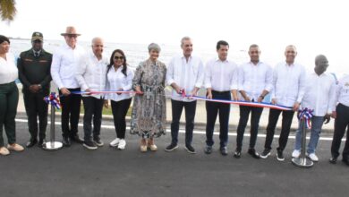 Photo of Presidente Abinader y ministro Collado entregan el remodelado malecón de San Pedro de Macorís