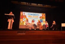 Photo of María Marte, galardonada por su liderazgo en la gastronomía en el Congreso MEG 2025.